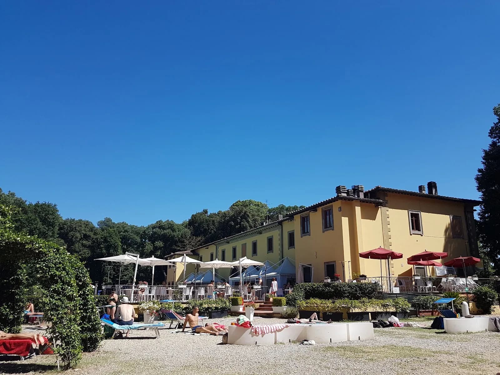 Le Pavoniere