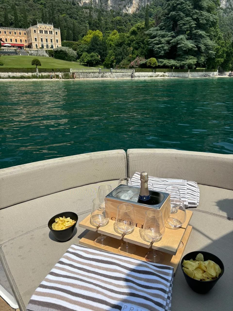 Prua Boat Rental