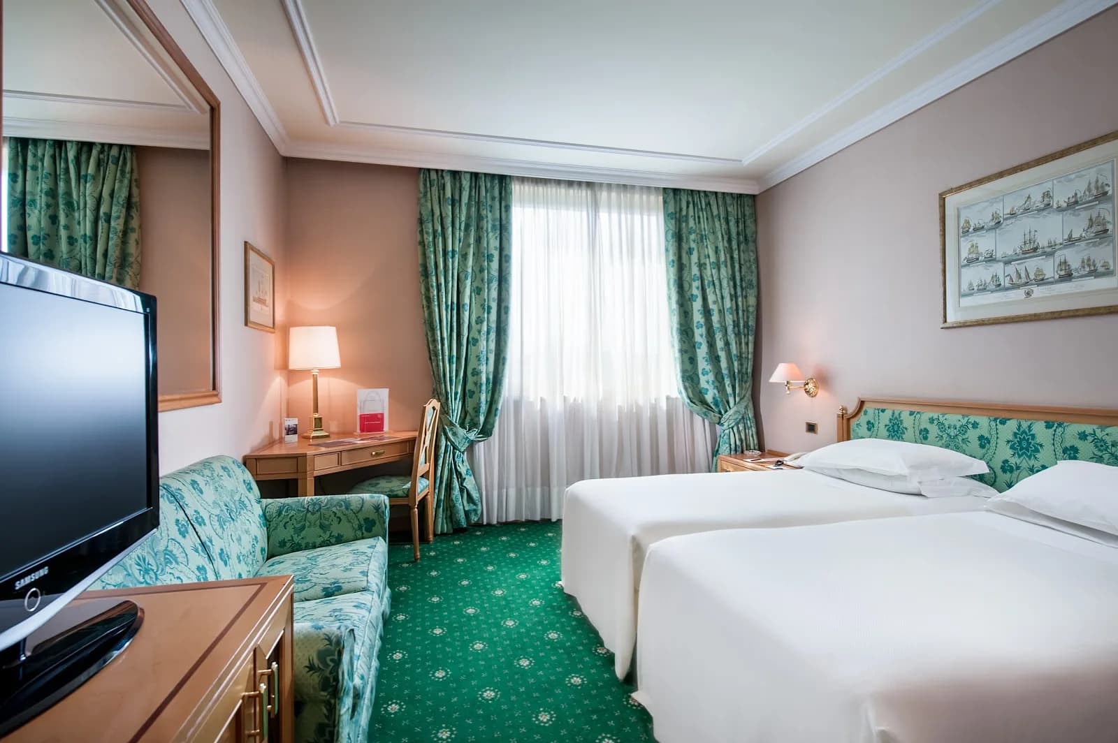 Royal Garden Hotel