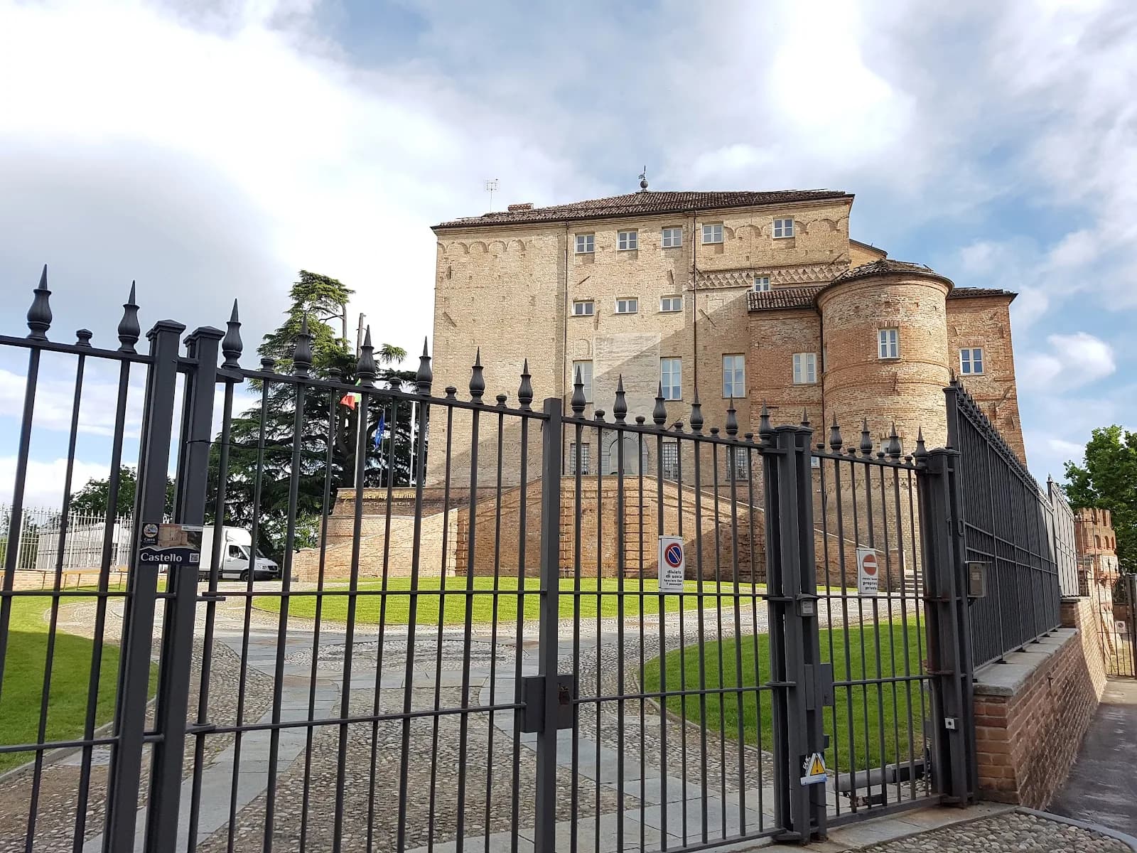 Salone Langa