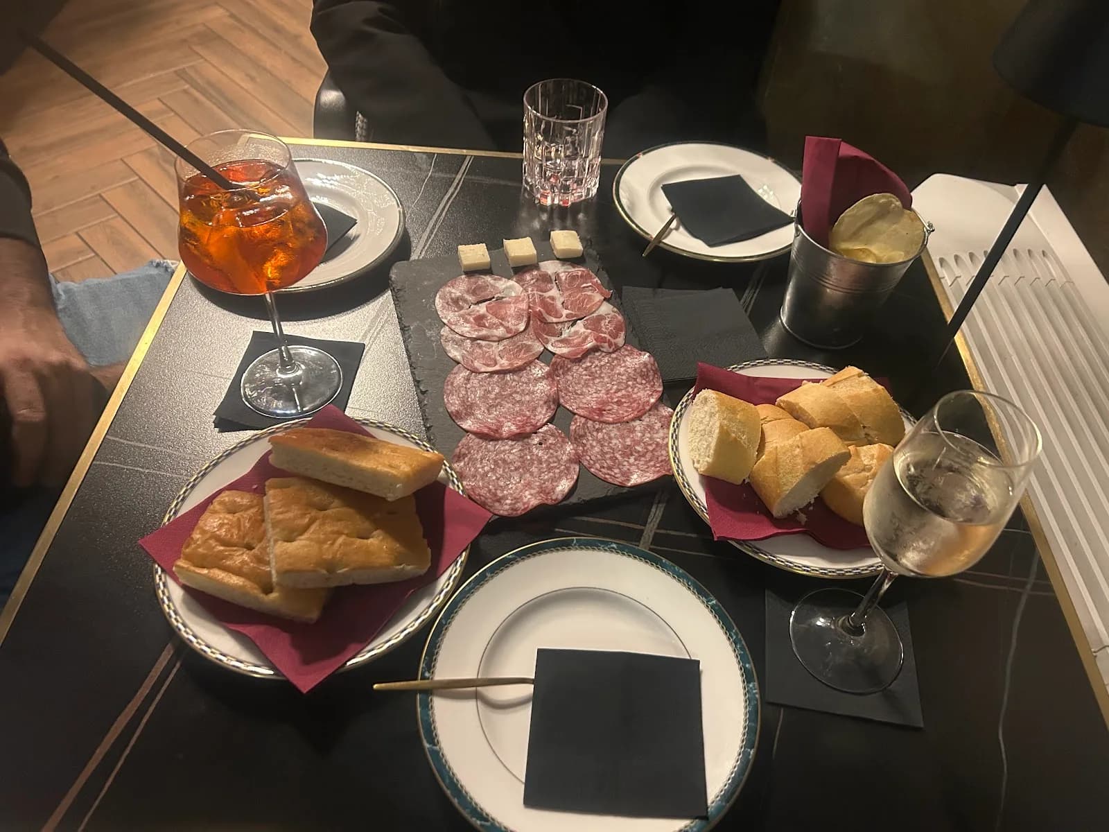 Vinthiages Cafe