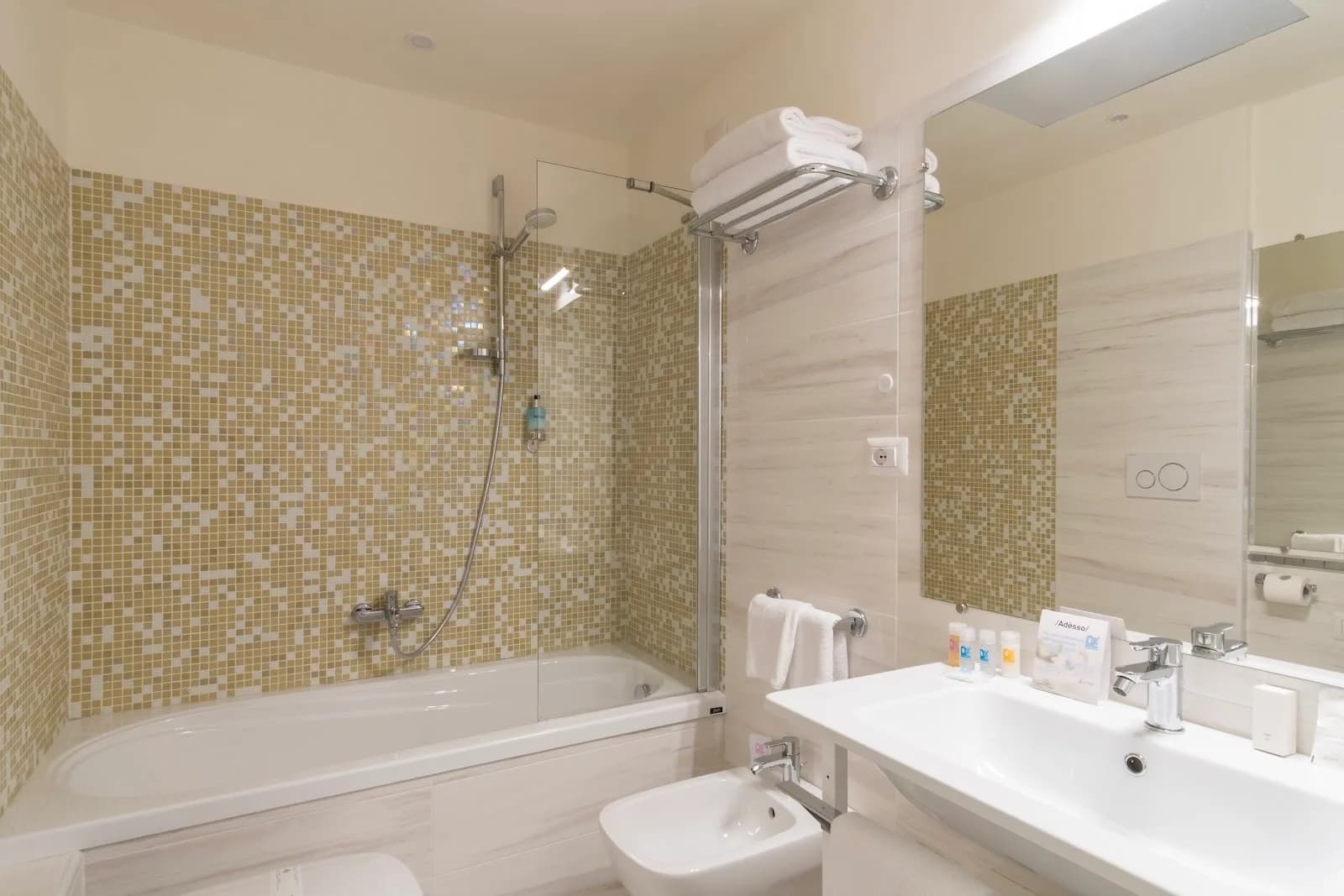 Adesso Hotel