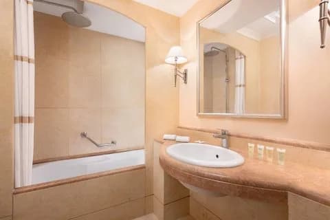 Courtyard By Marriott Rome Central Park