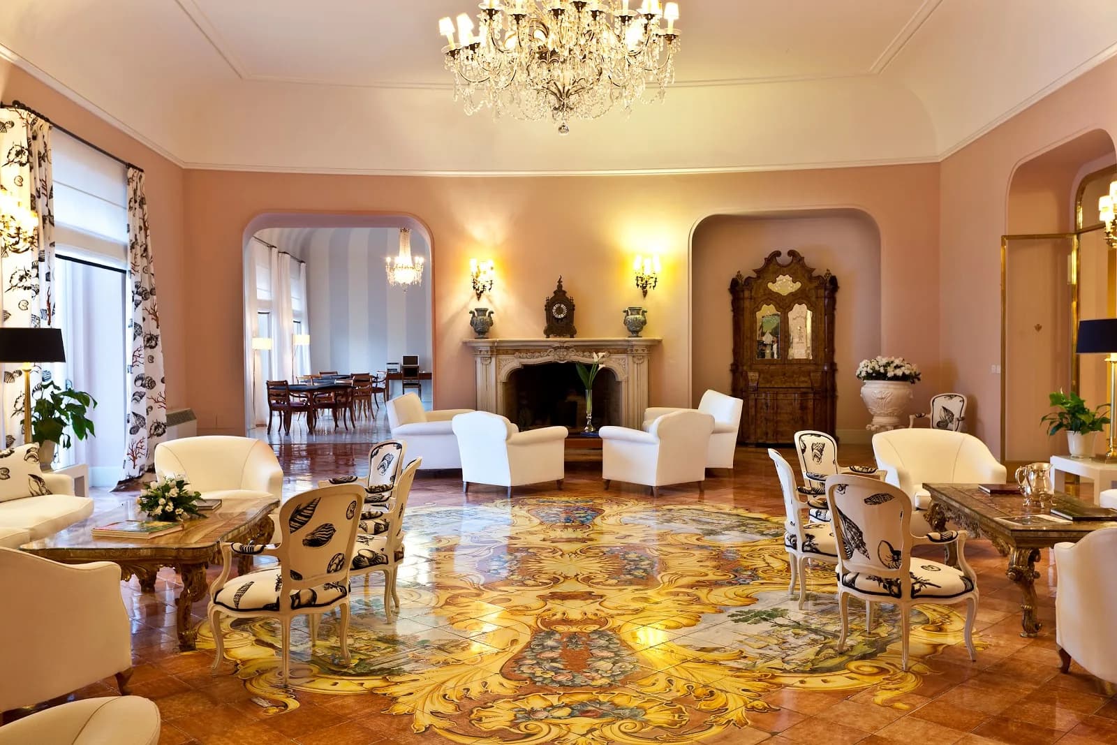 Lalbergo Della Regina Isabella
