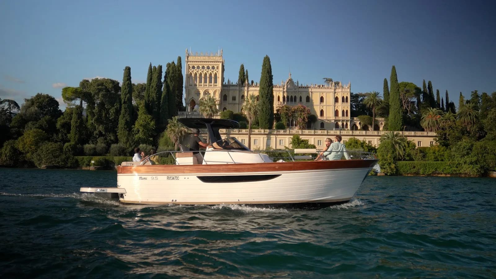 Prua Boat Rental