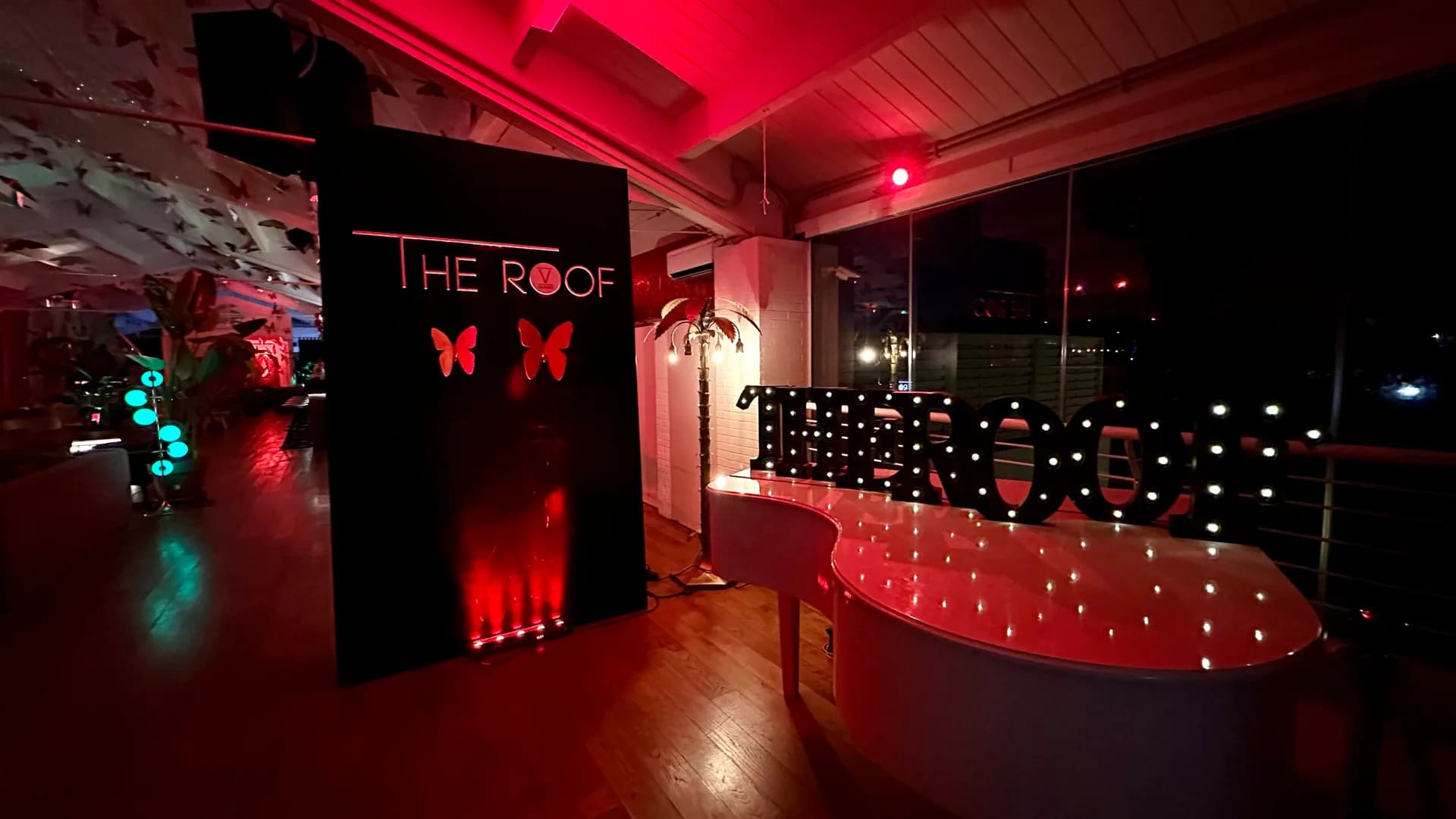 THE ROOF by Qvinto